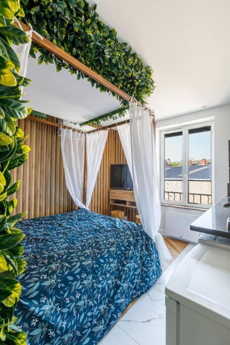 Апартаменти Proche Paris - Style Bali 350 M Gare Mantes Екстер'єр фото